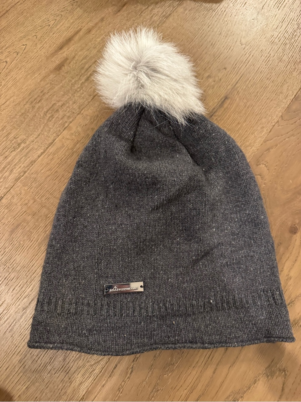 Moose Knuckles Charcoal Beanie with Light  Pom